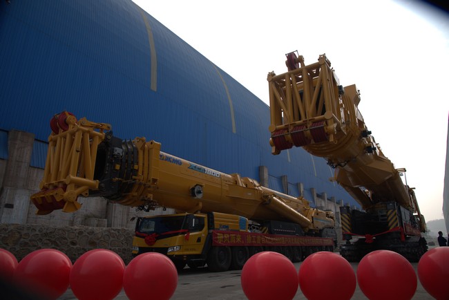 The launch of XCA1800 and XCC2000, two of the worlds largest thousand-ton cranes.